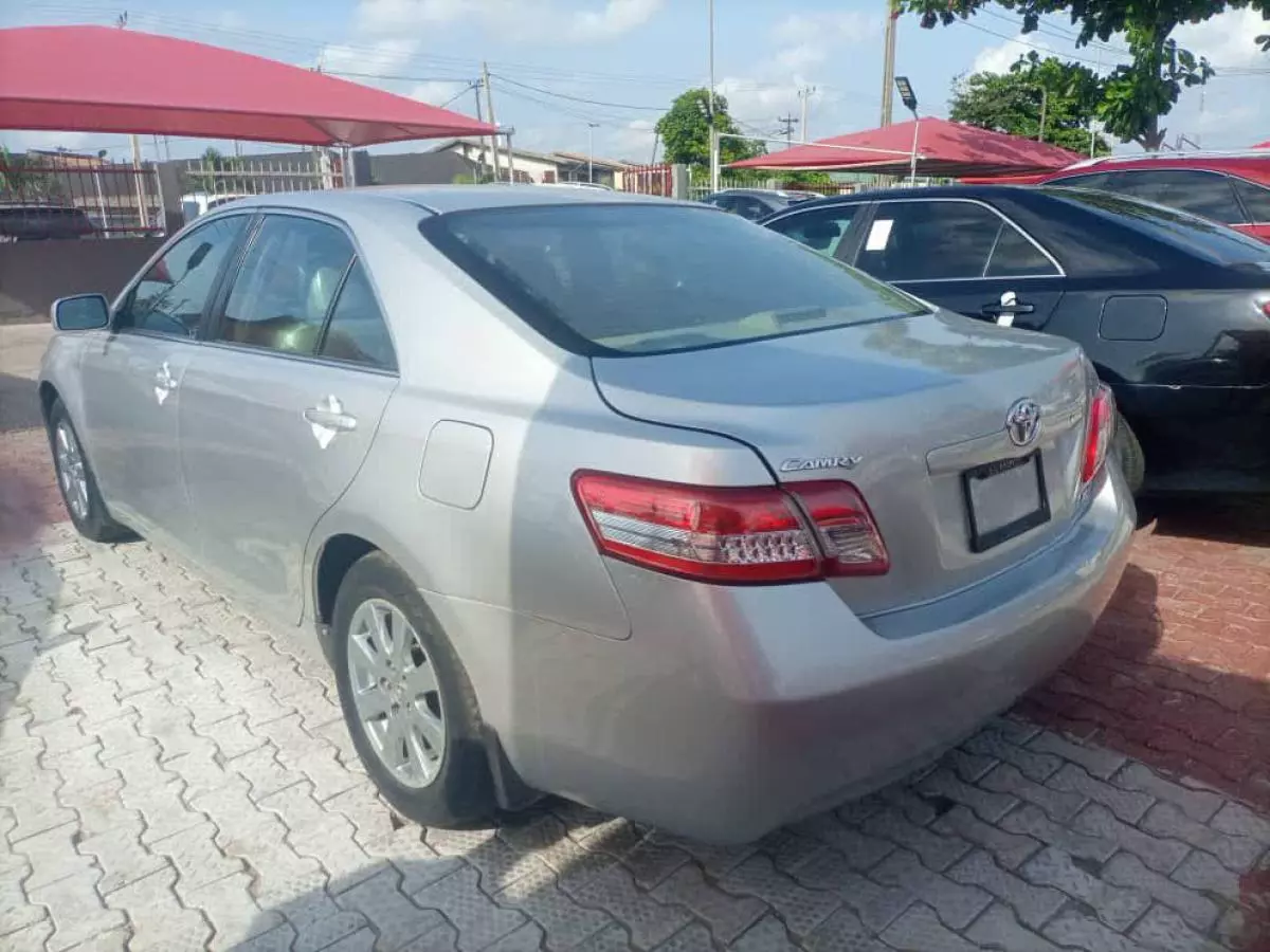 Toyota Camry - 2009