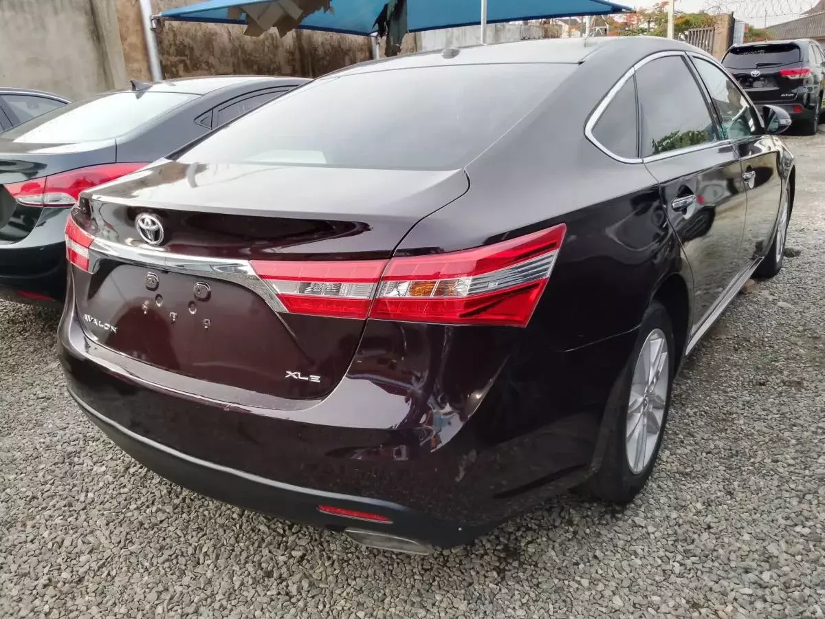 Toyota Avalon   - 2015