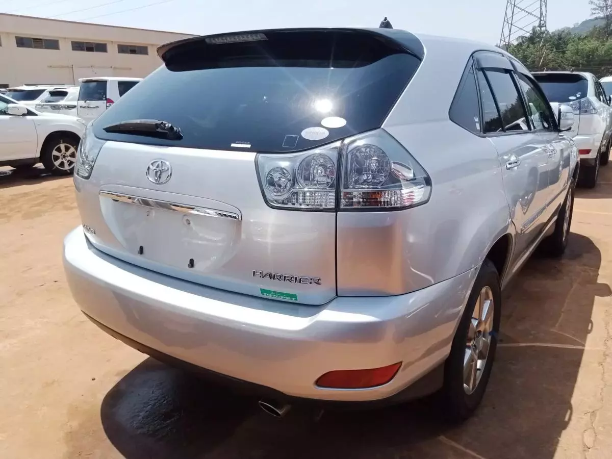 Toyota Harrier   - 2011