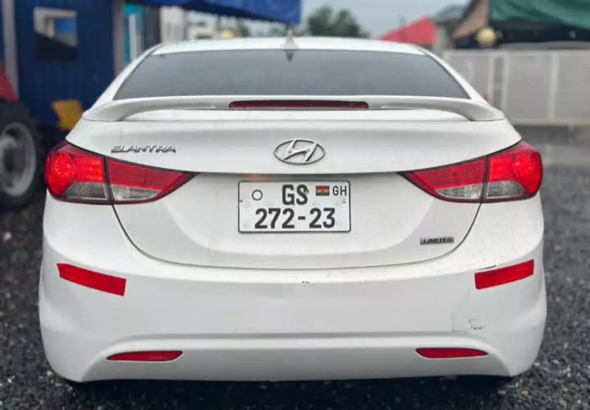 Hyundai Elantra   - 2013