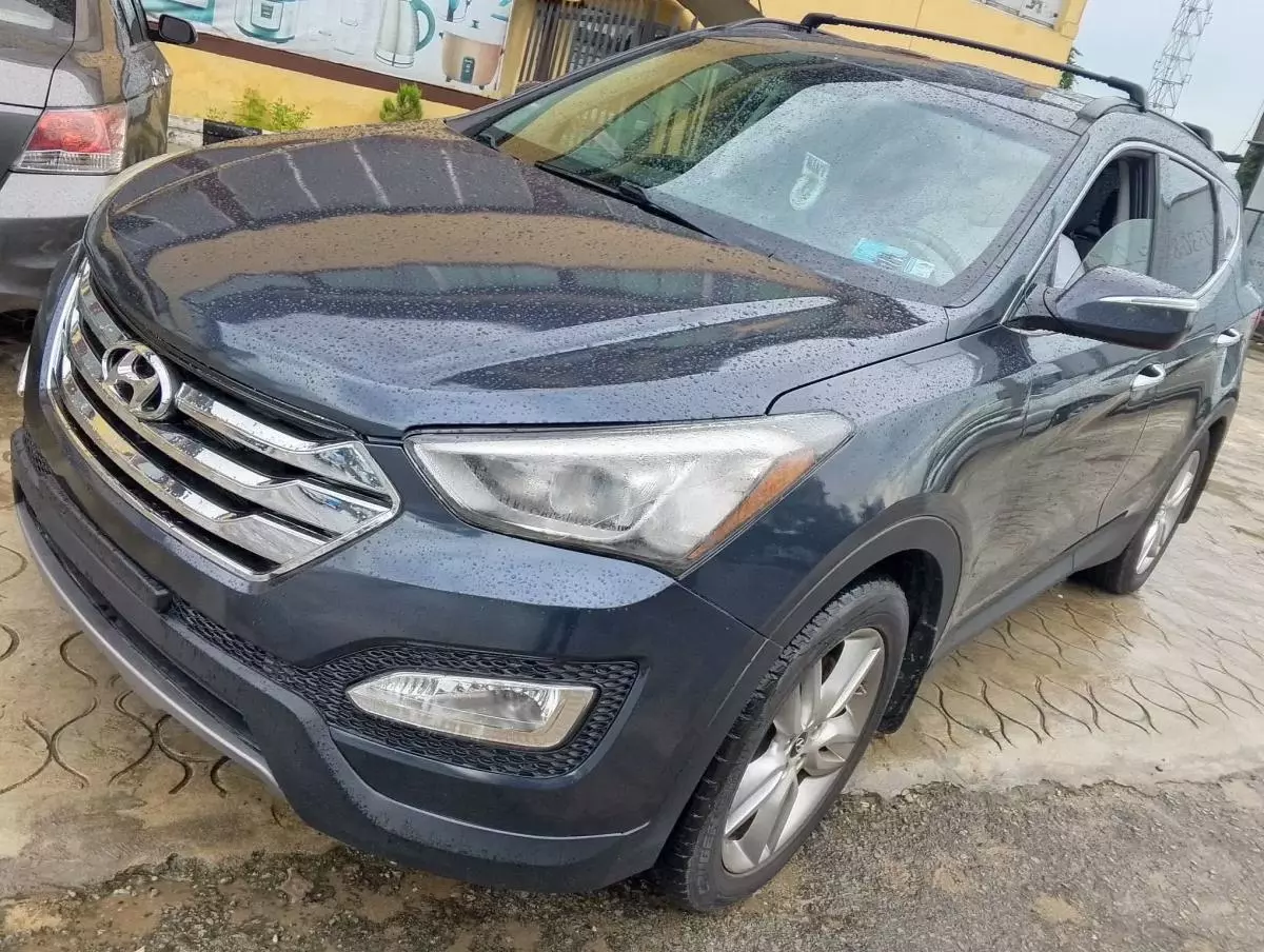 Hyundai Santa Fe   - 2013