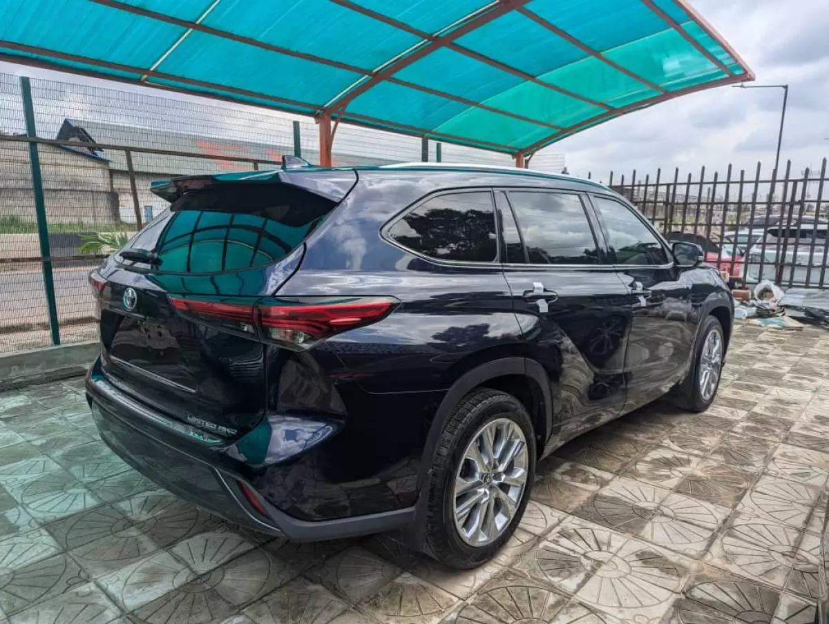 Toyota Highlander   - 2020