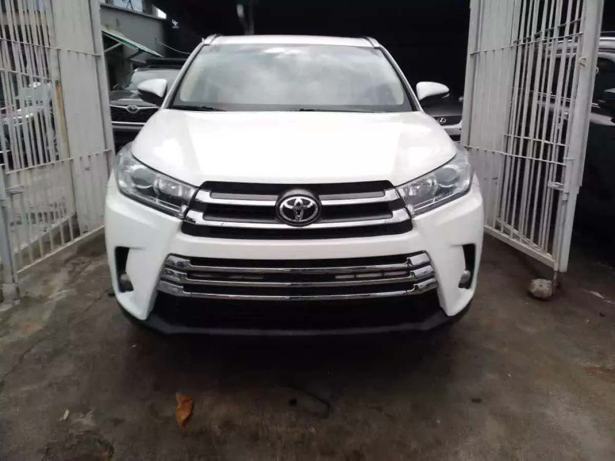 Toyota Highlander   - 2016