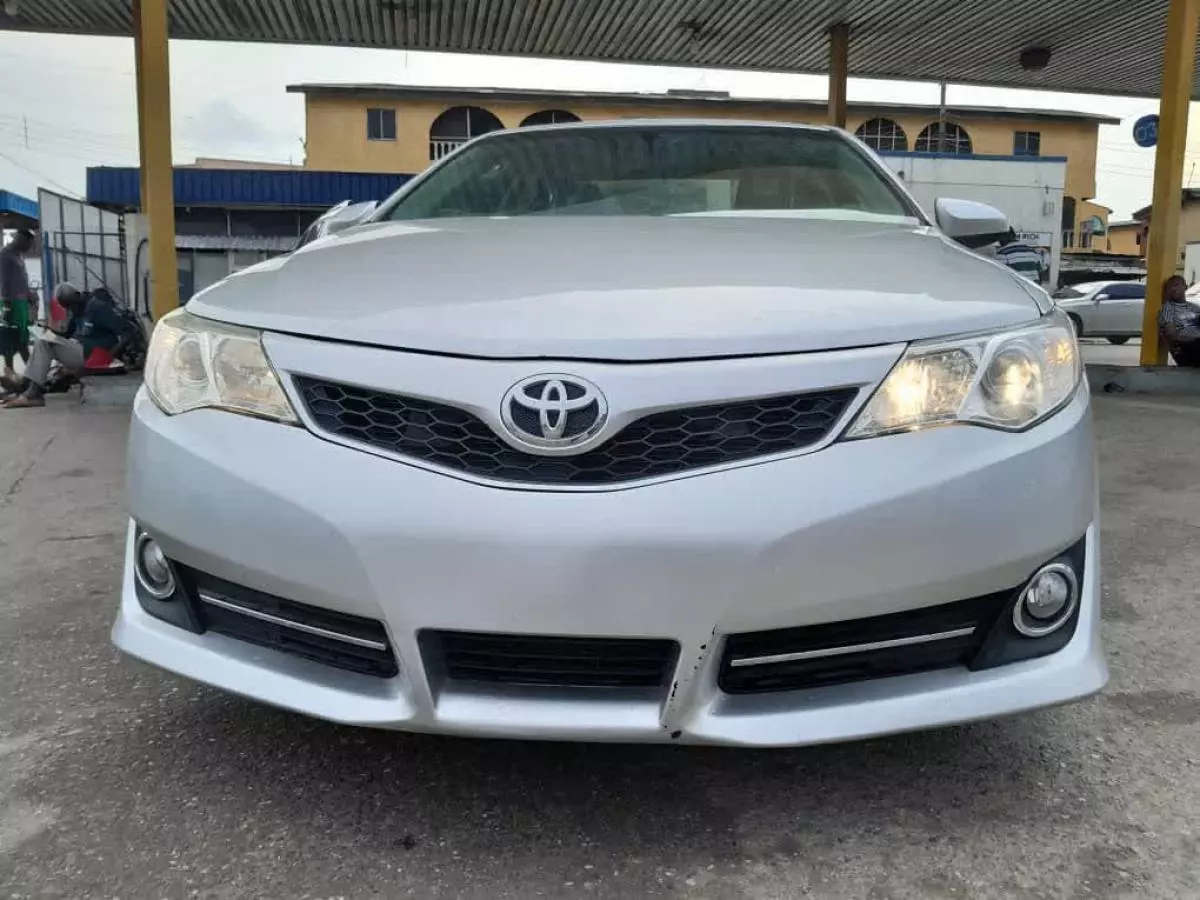 Toyota Camry   - 2012