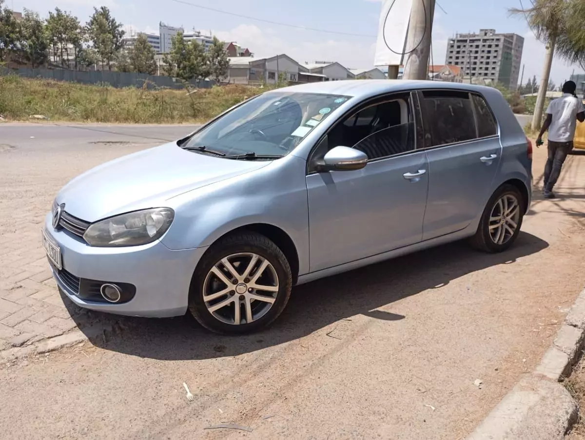 Volkswagen Golf   - 2011