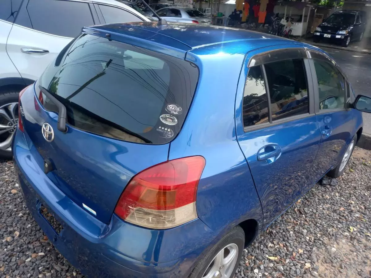 Toyota Vitz   - 2010