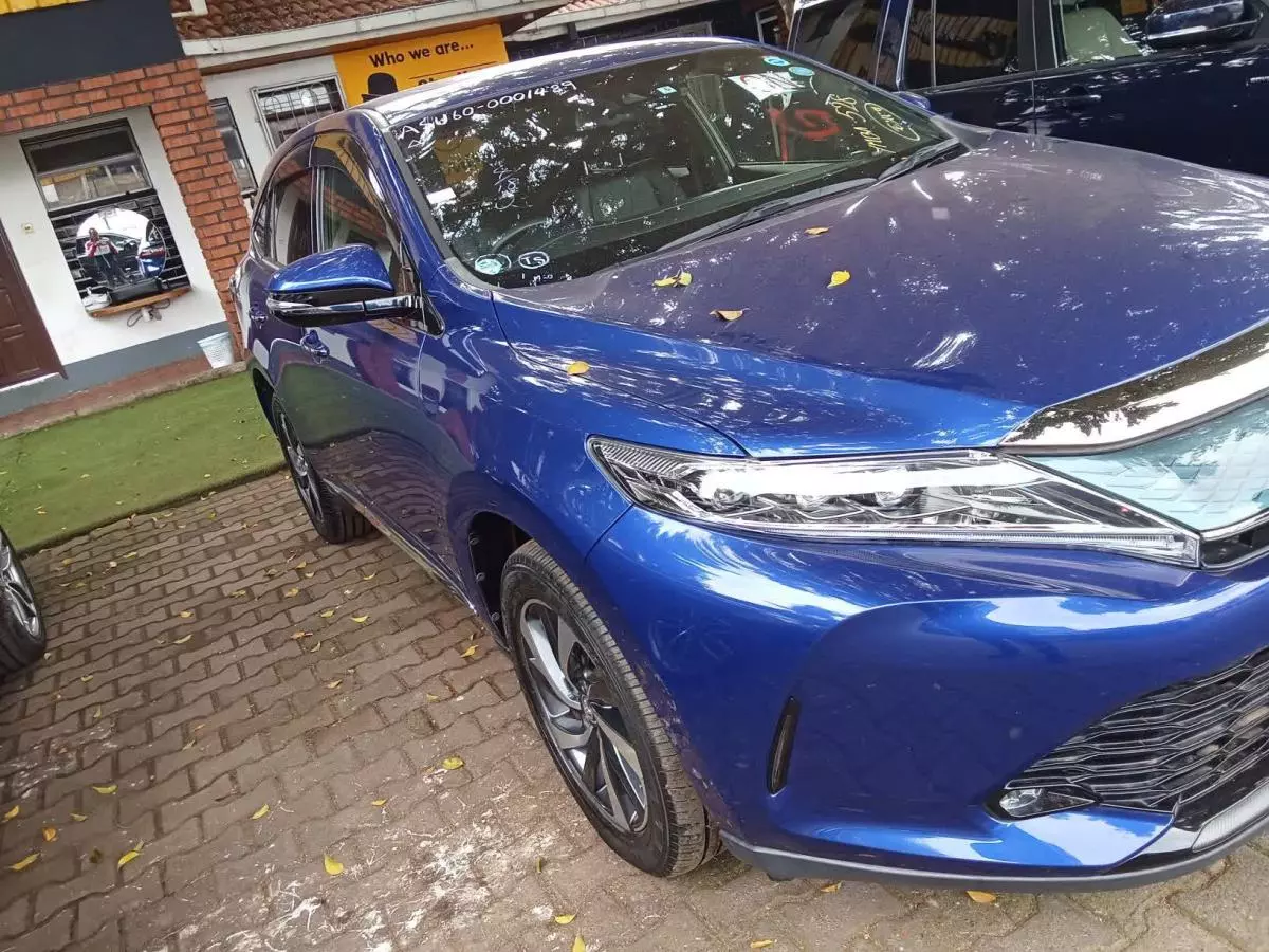 Toyota Harrier   - 2017