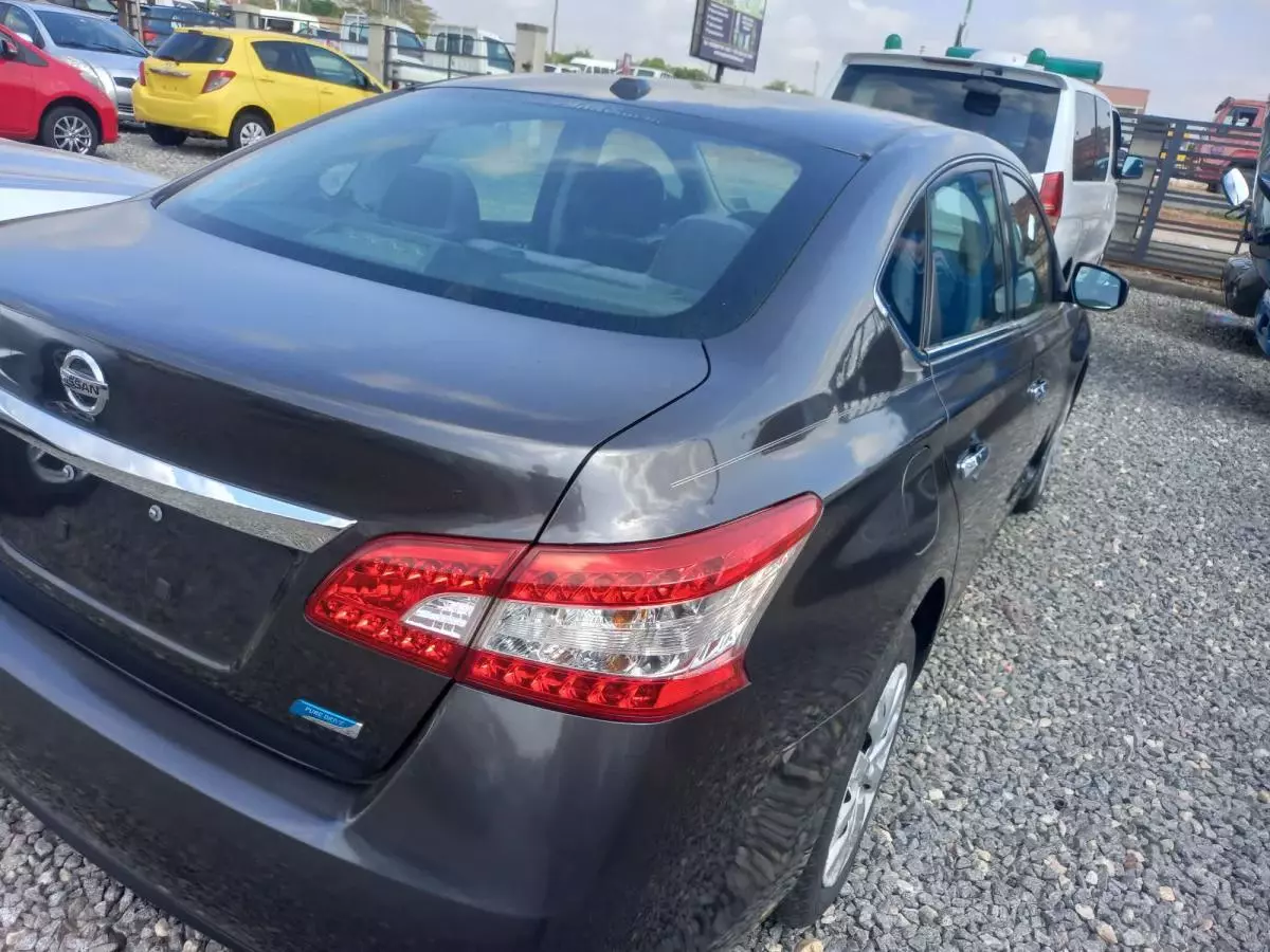 Nissan Sentra - 2014