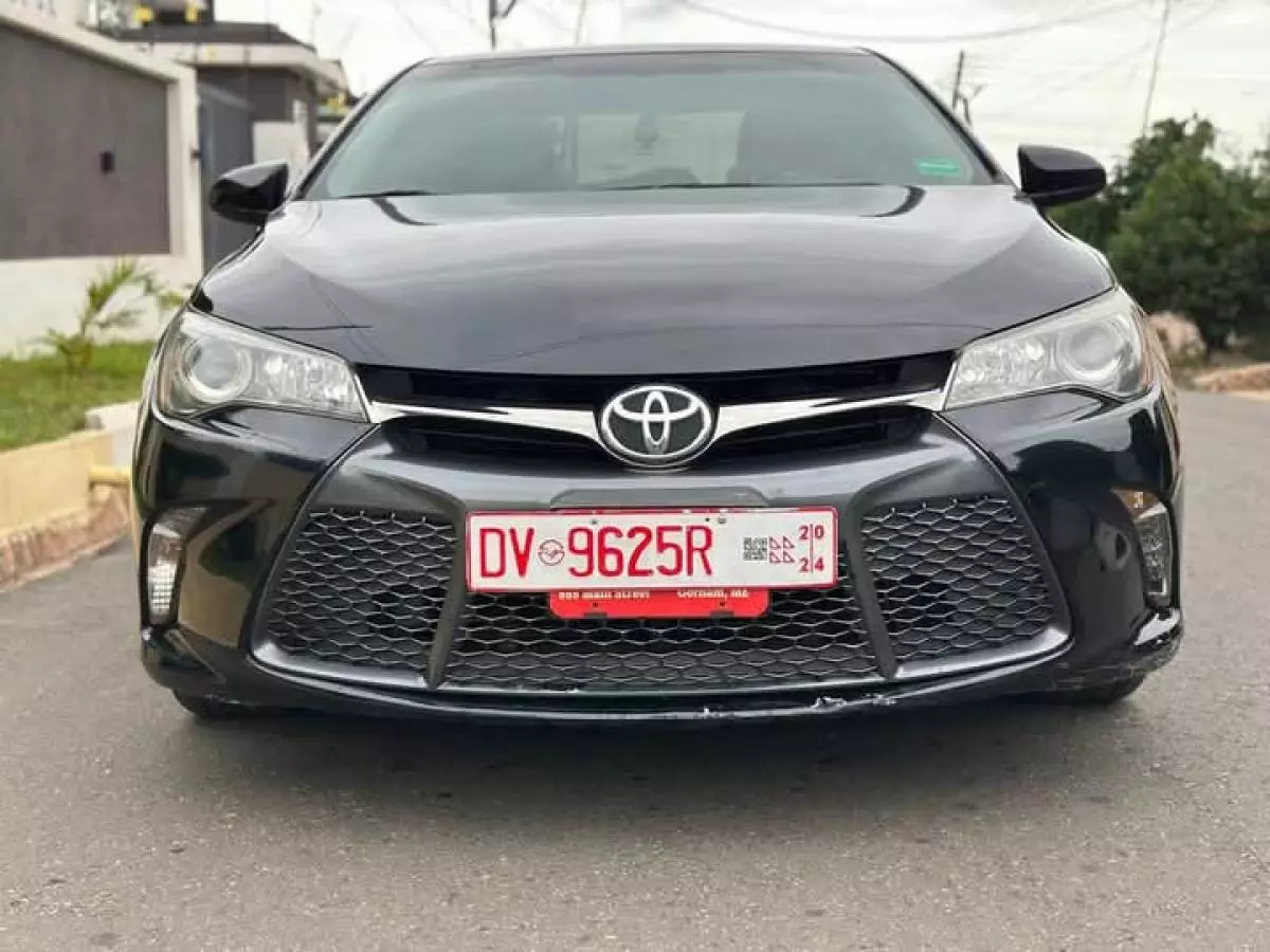 Toyota Camry   - 2016