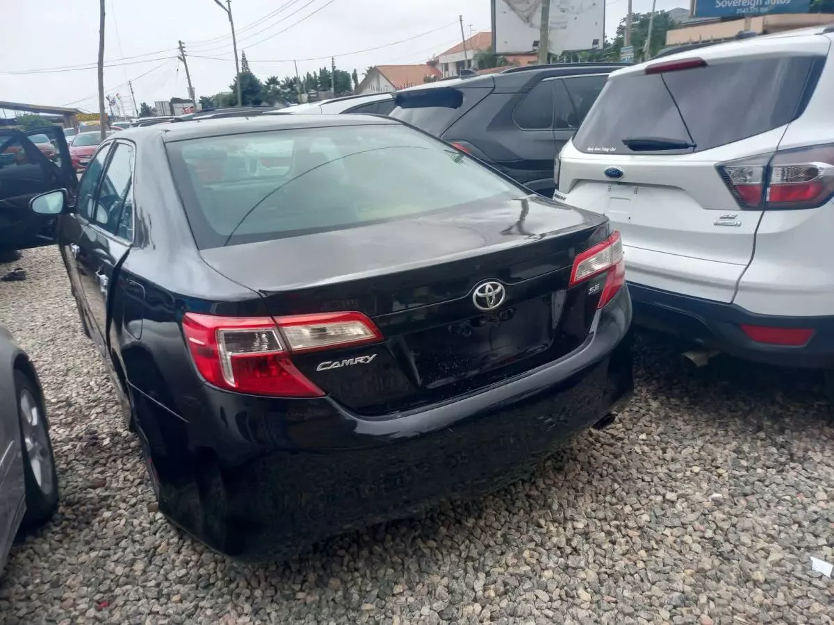 Toyota Camry   - 2013