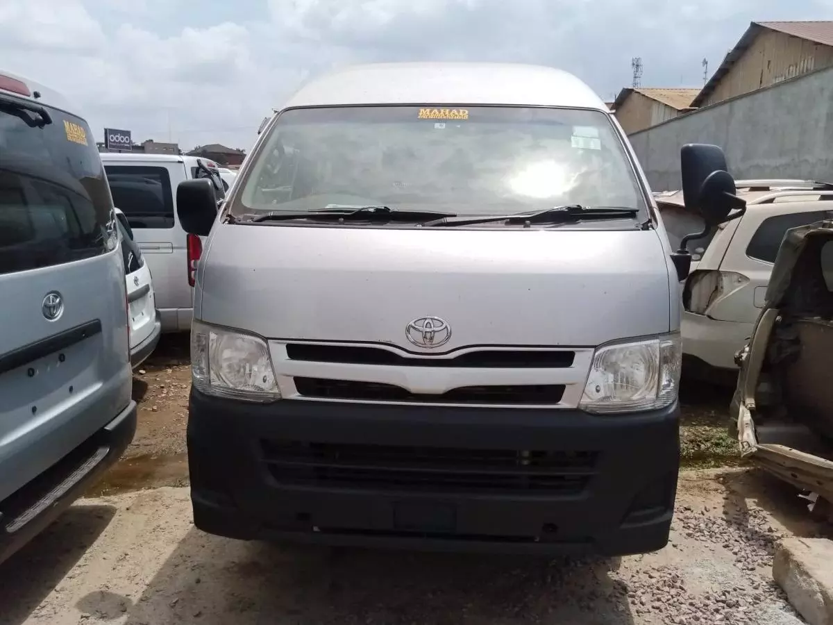 Toyota Hiace   - 2012