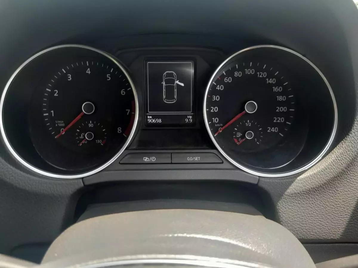 Volkswagen POLO - 2015