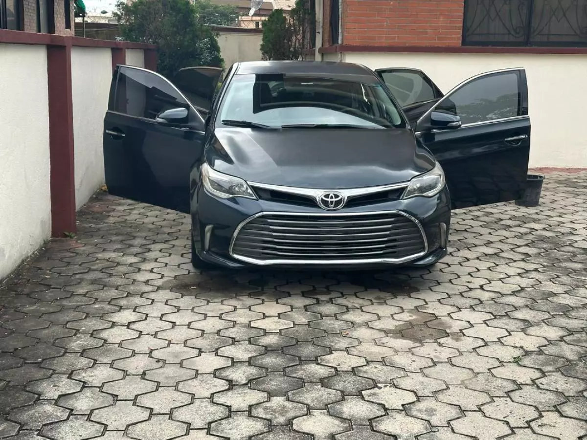 Toyota Avalon   - 2016