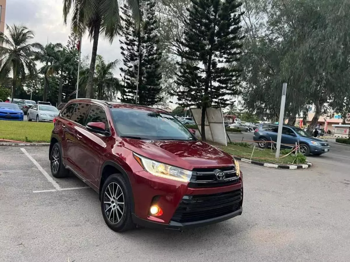 Toyota Highlander   - 2017