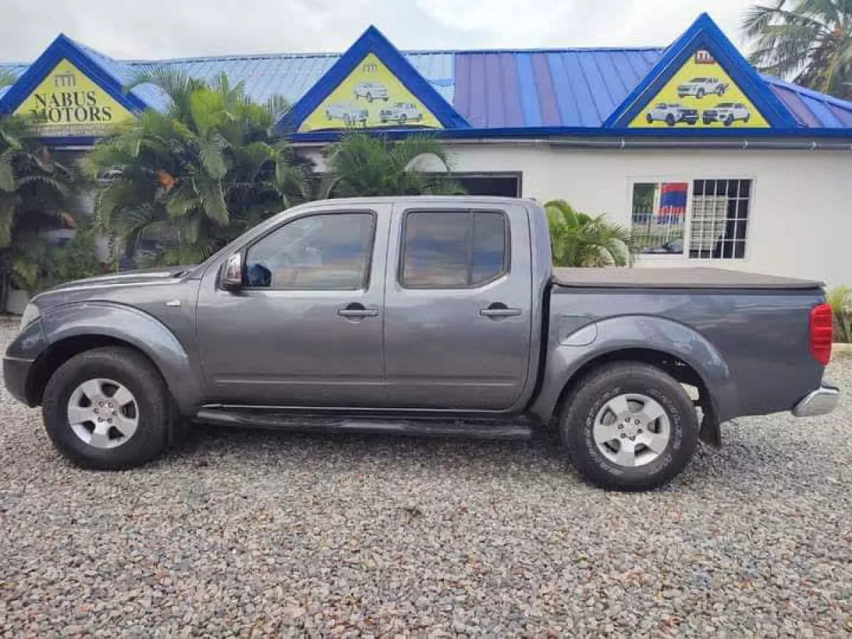 Nissan Navara   - 2014