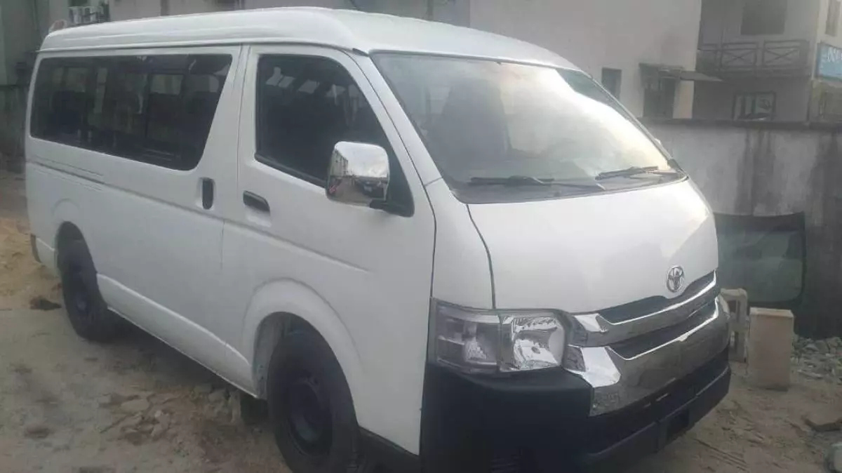 Toyota Hiace   - 2012