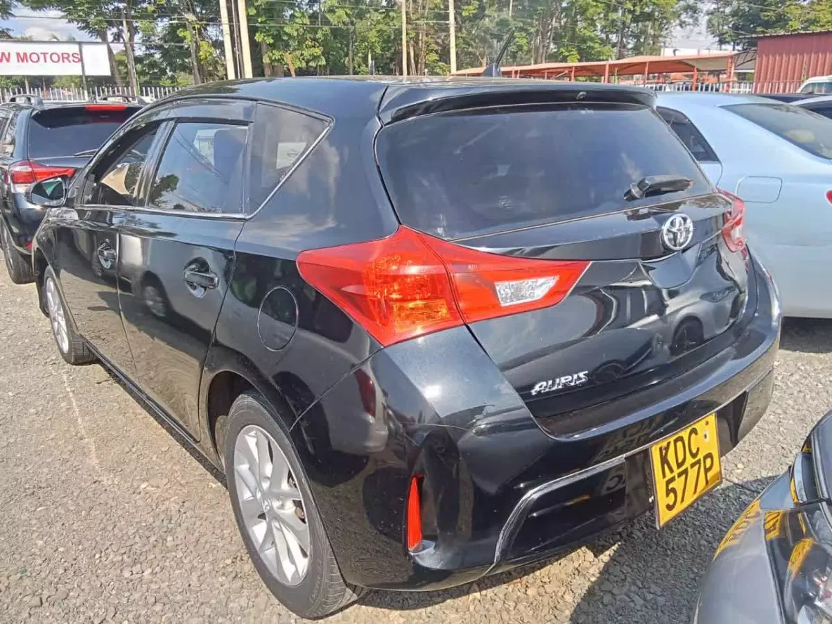 Toyota Auris   - 2014