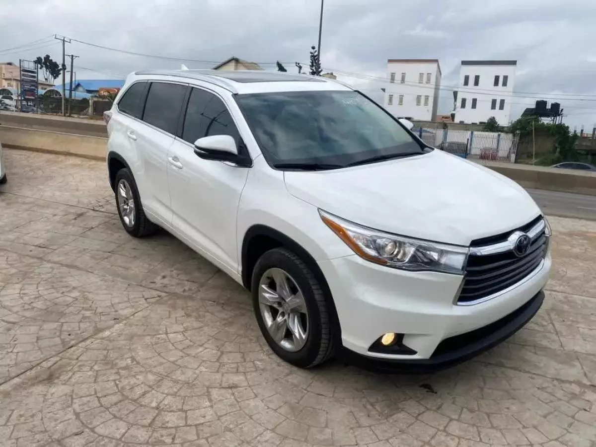 Toyota Highlander   - 2016