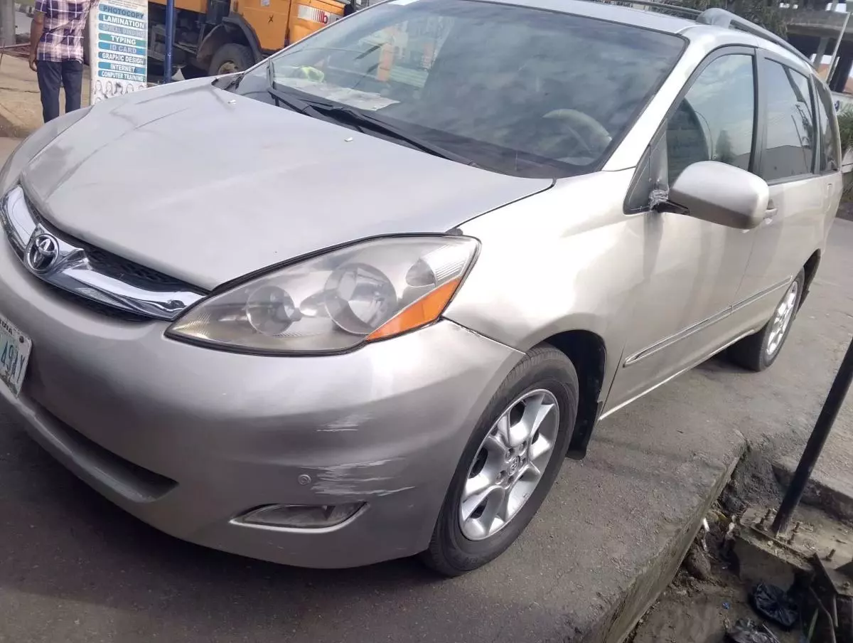 Toyota Sienna   - 2005