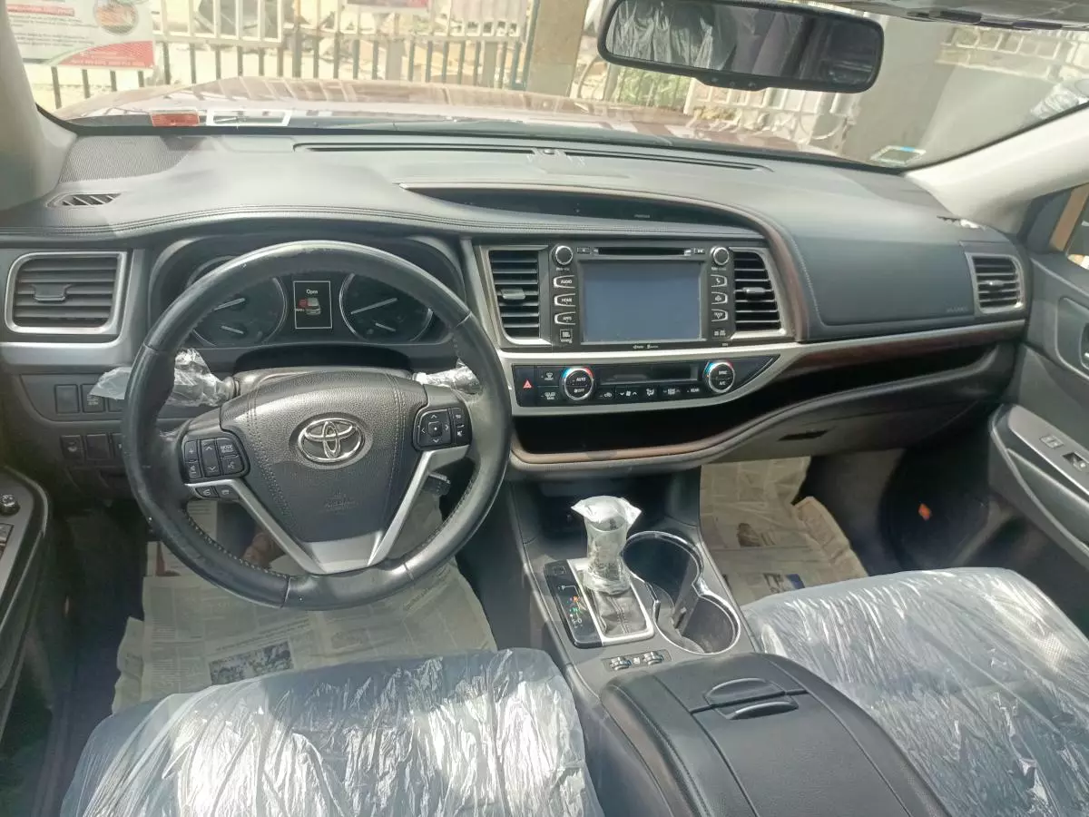 Toyota Highlander   - 2015