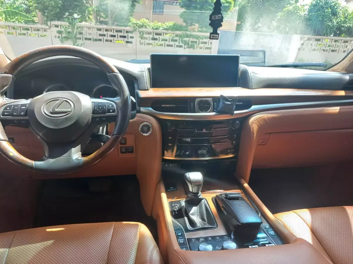 Lexus LX 570 - 2016
