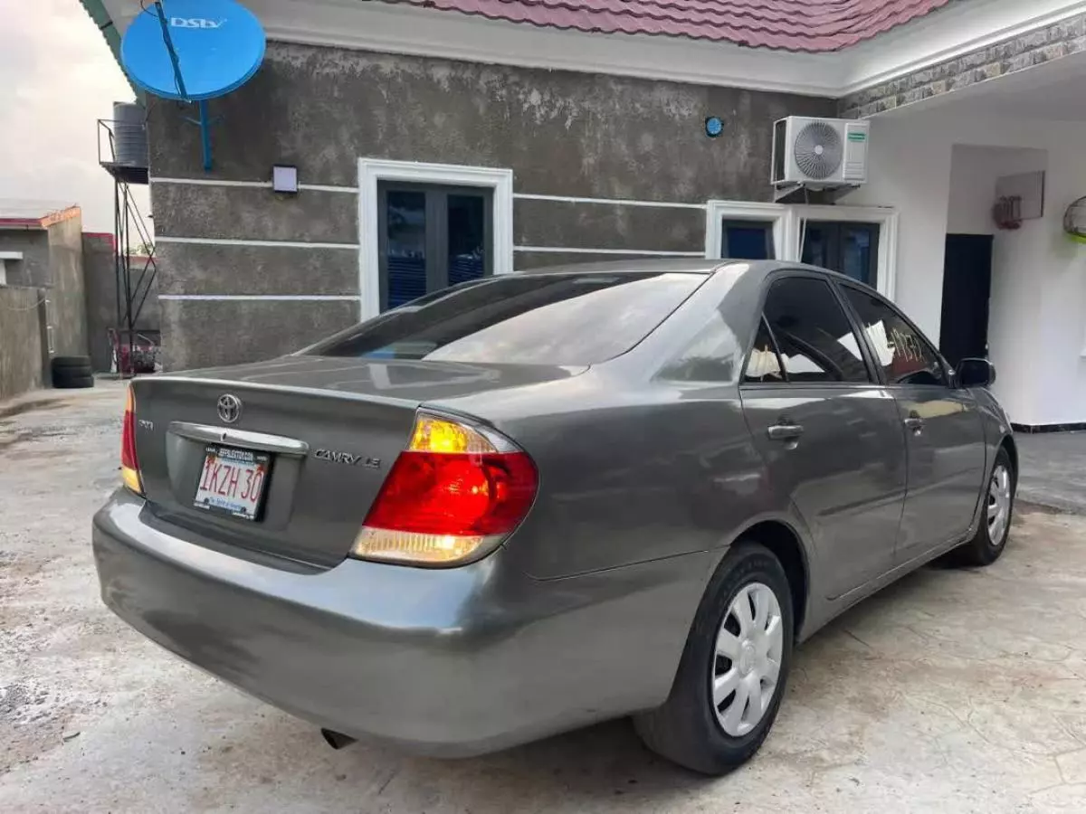 Toyota Camry   - 2006