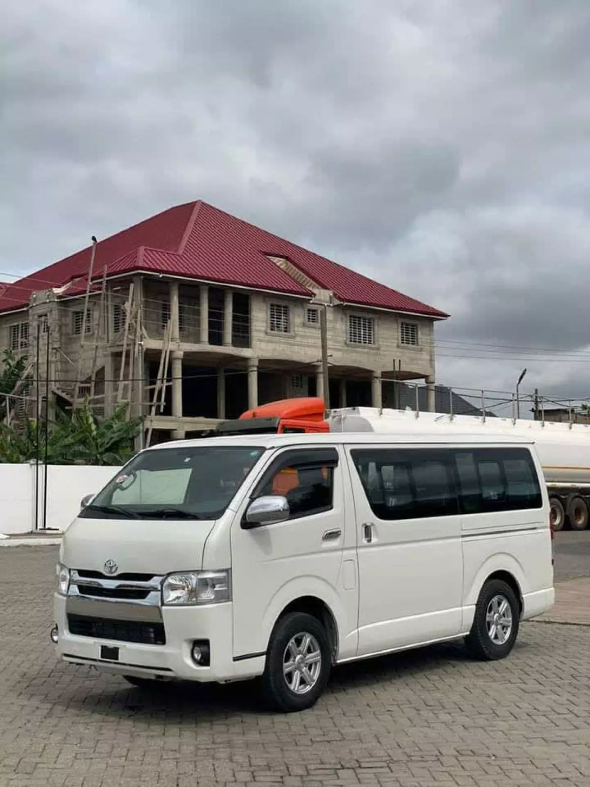 Toyota Hiace   - 2015