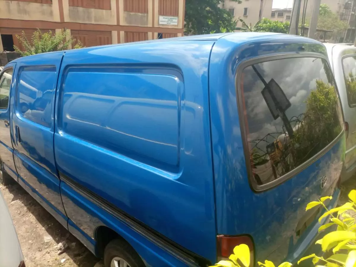 Toyota Hiace   - 2004