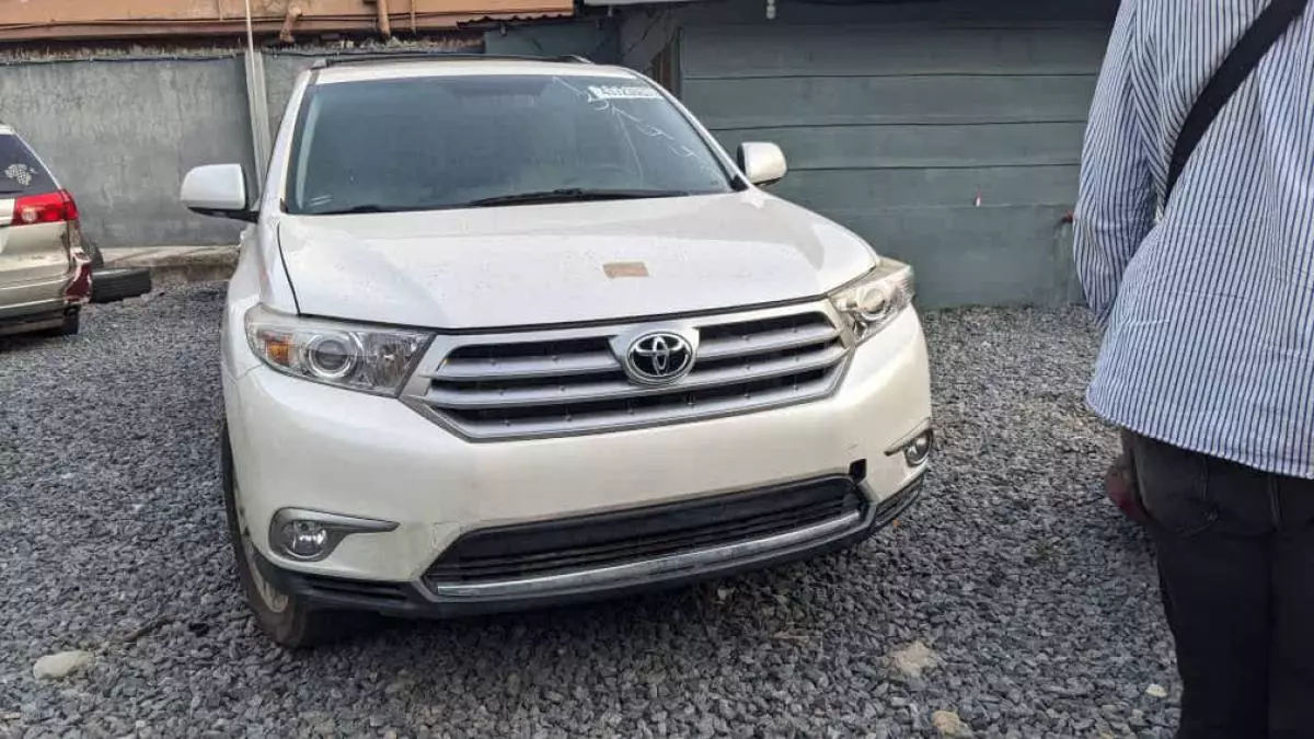 Toyota Highlander   - 2013