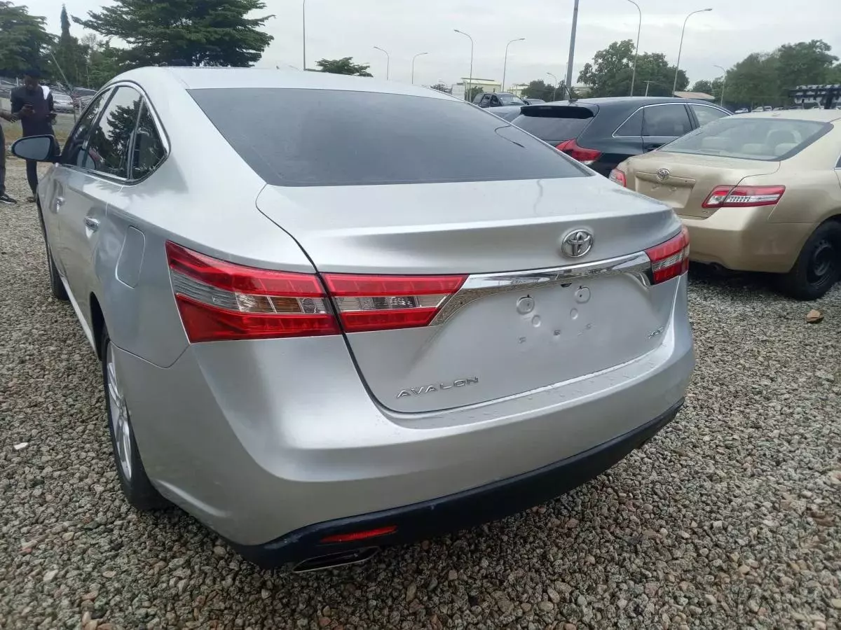 Toyota Avalon   - 2013