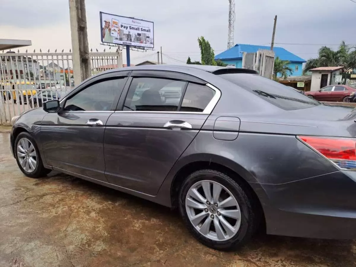 Honda Accord   - 2011