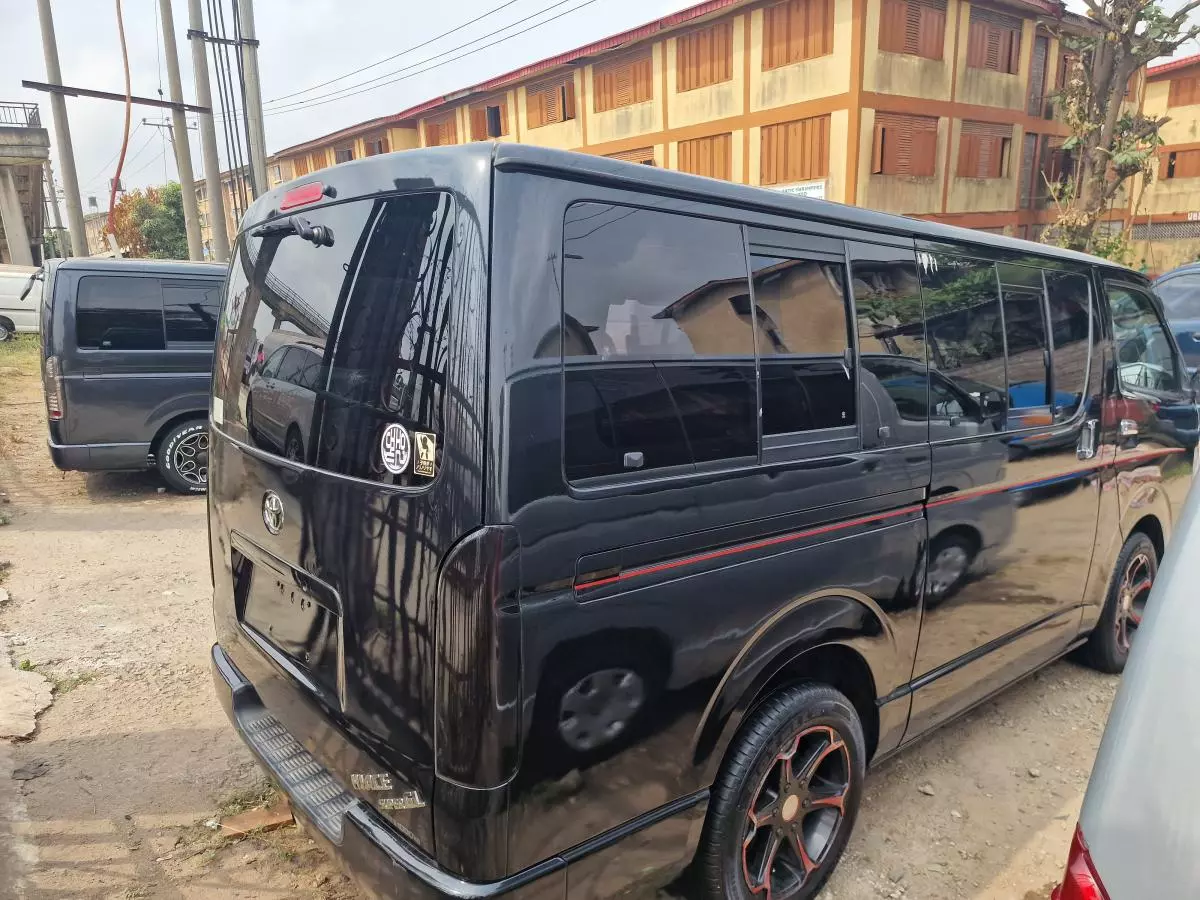 Toyota Hiace   - 2007