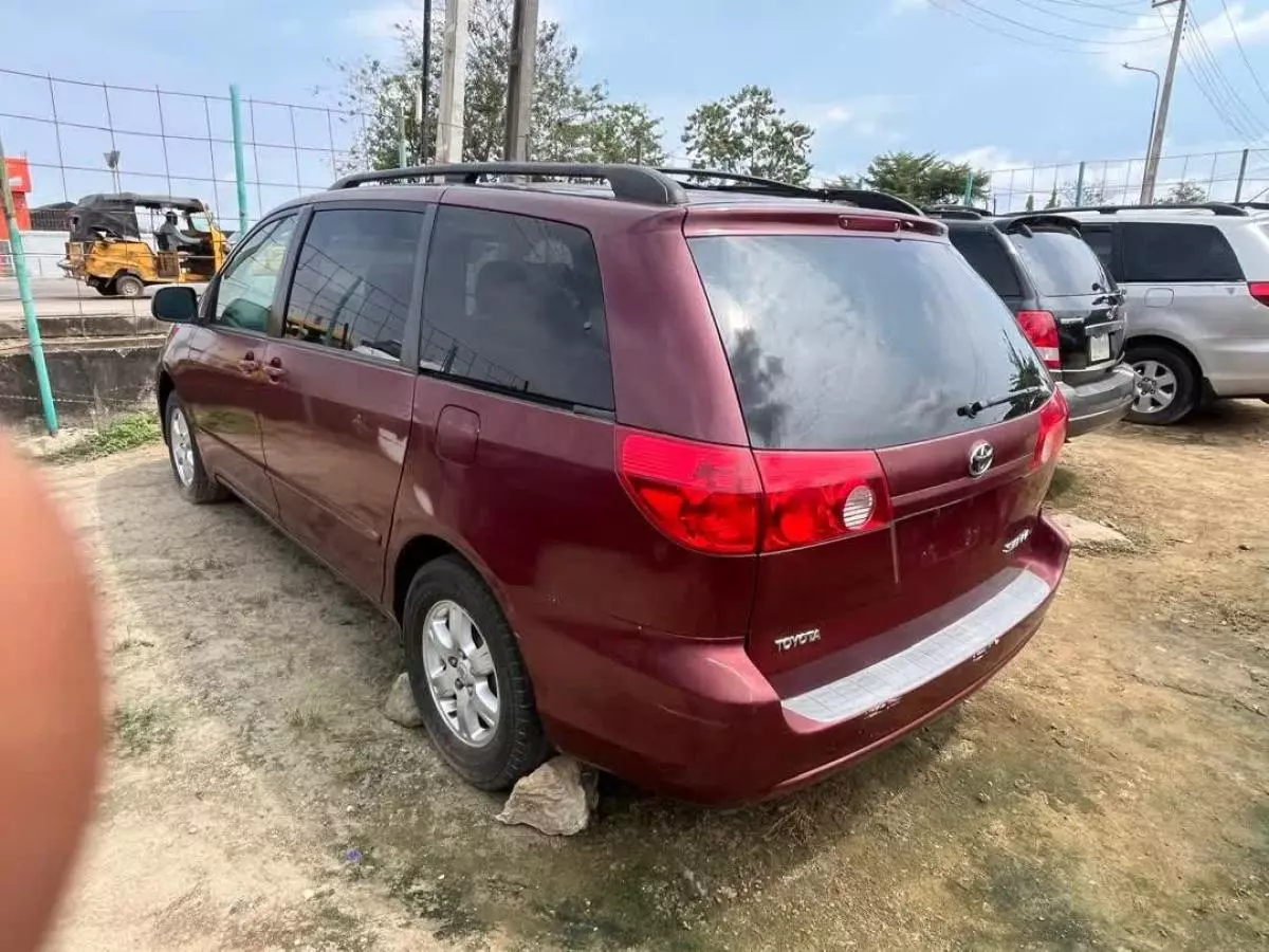 Toyota Sienna   - 2008