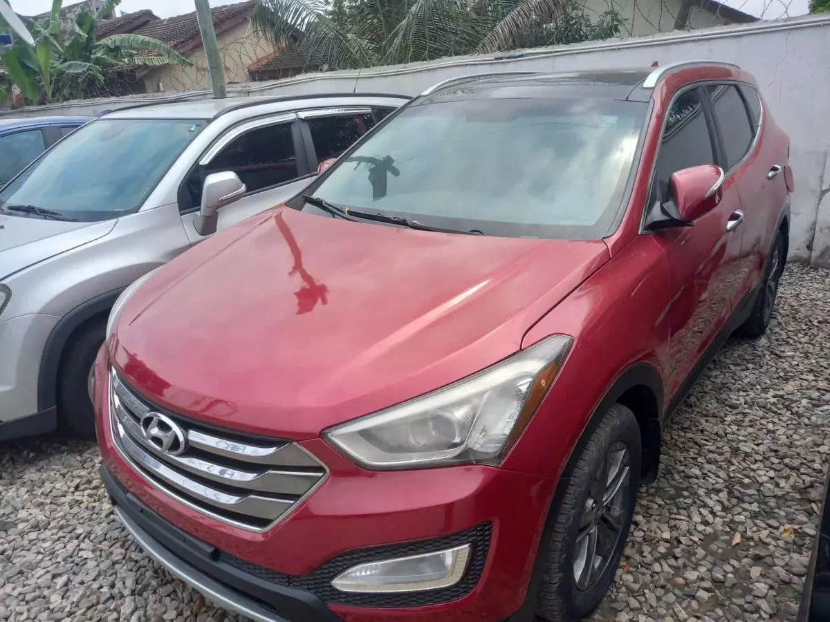 Hyundai Santa Fe   - 2016