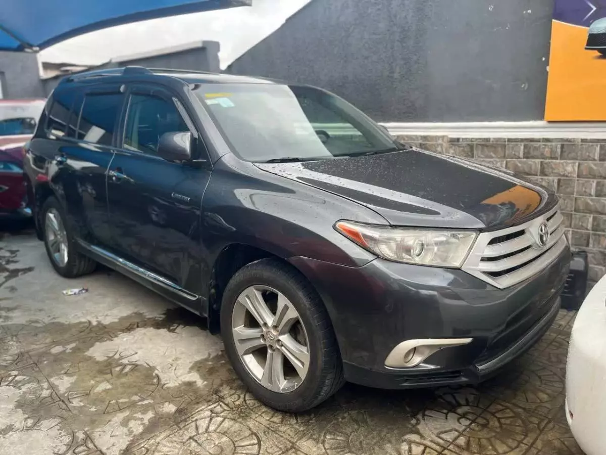 Toyota Highlander   - 2012