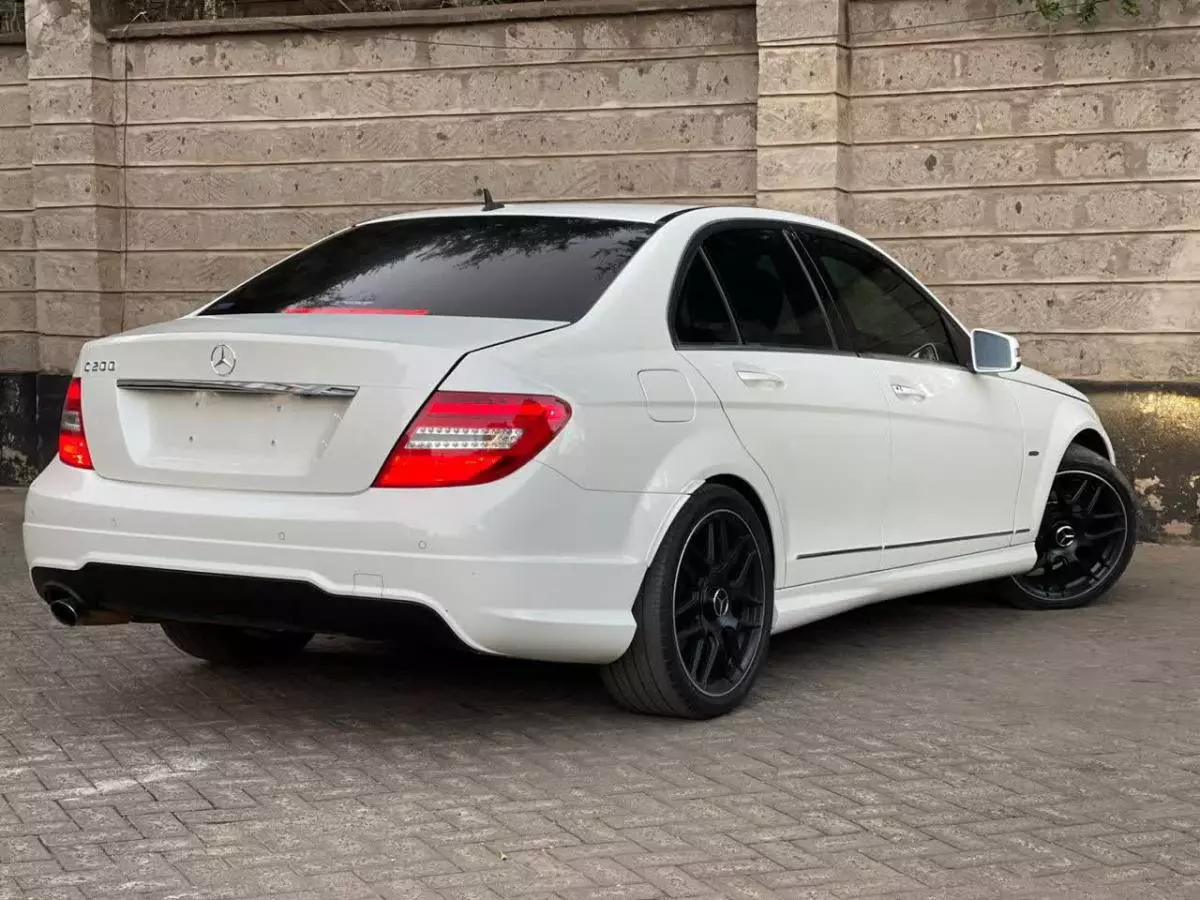 Mercedes-Benz C 200 - 2012