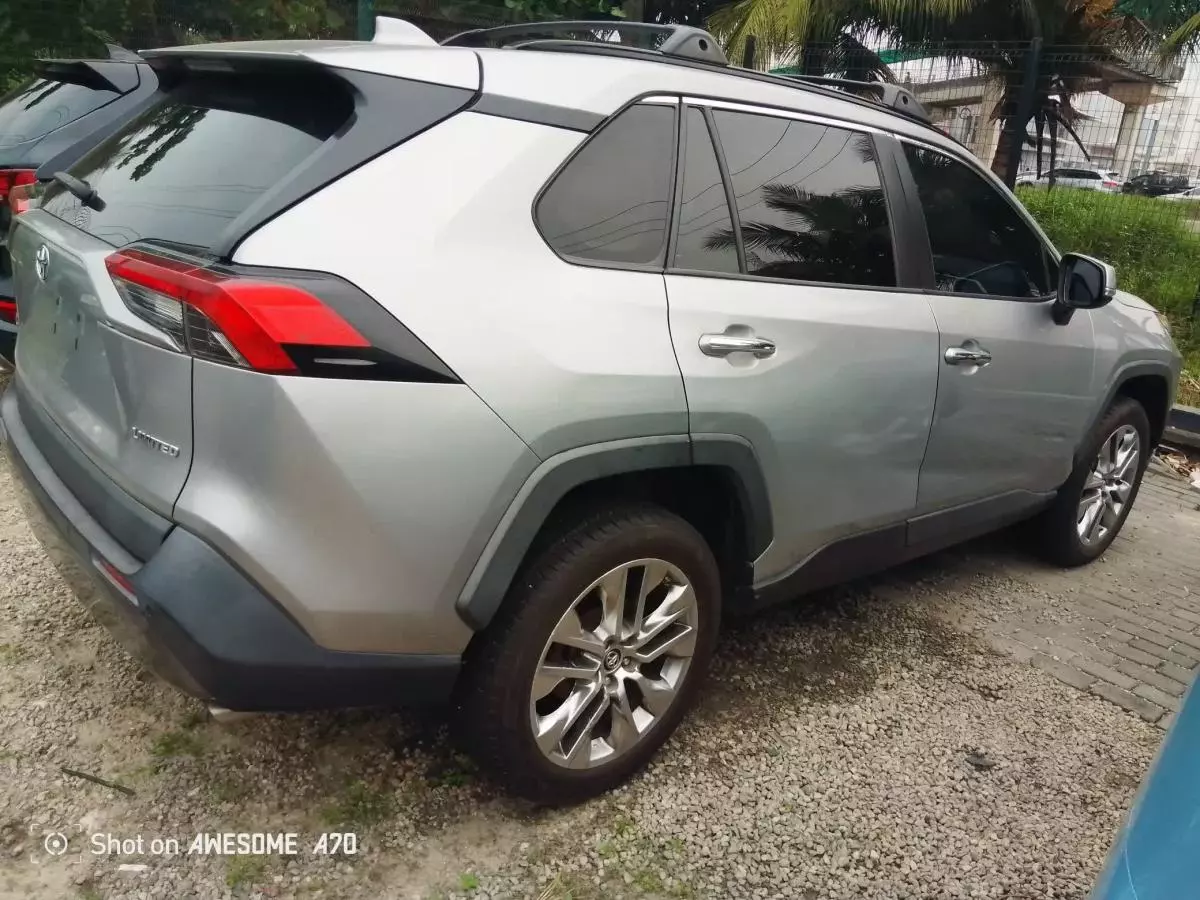 Toyota RAV4   - 2019