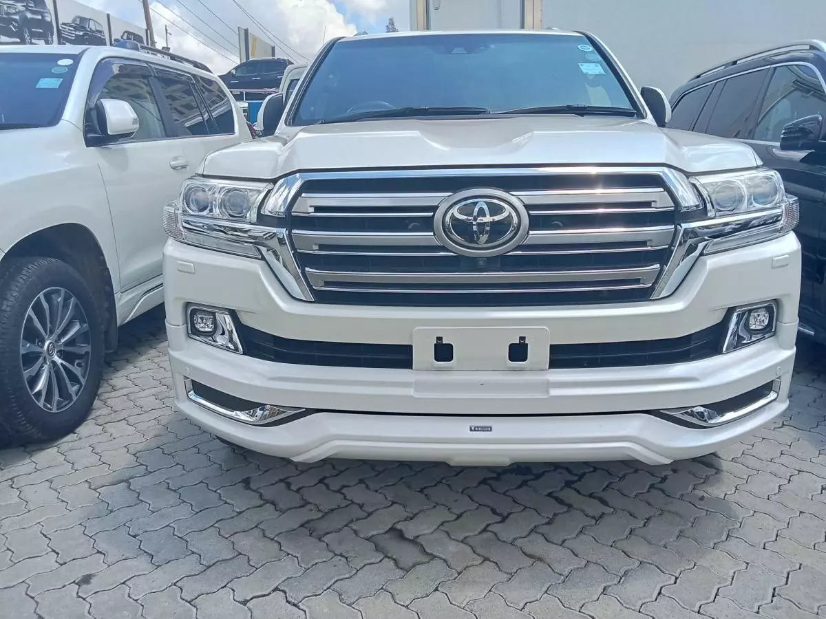 Toyota Landcruiser  V8   - 2017