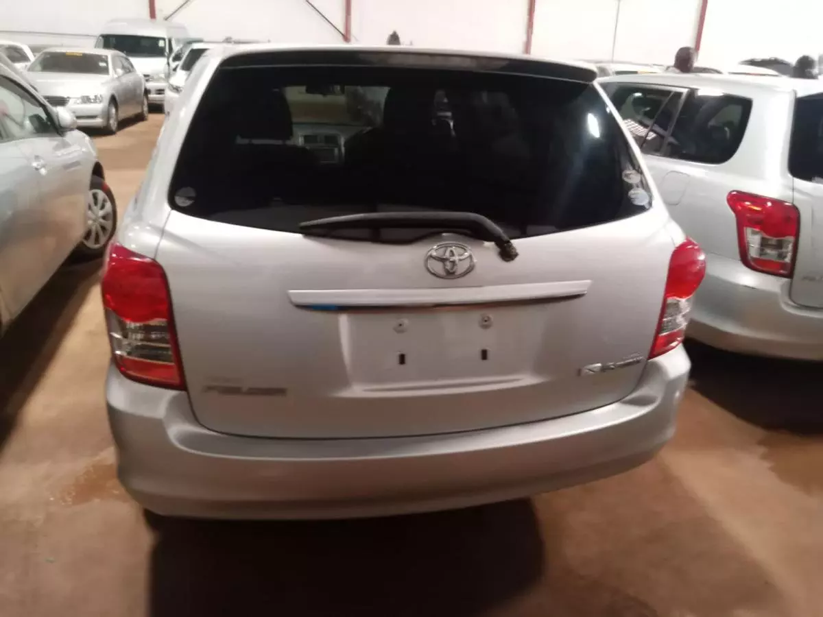 Toyota Fielder    - 2009