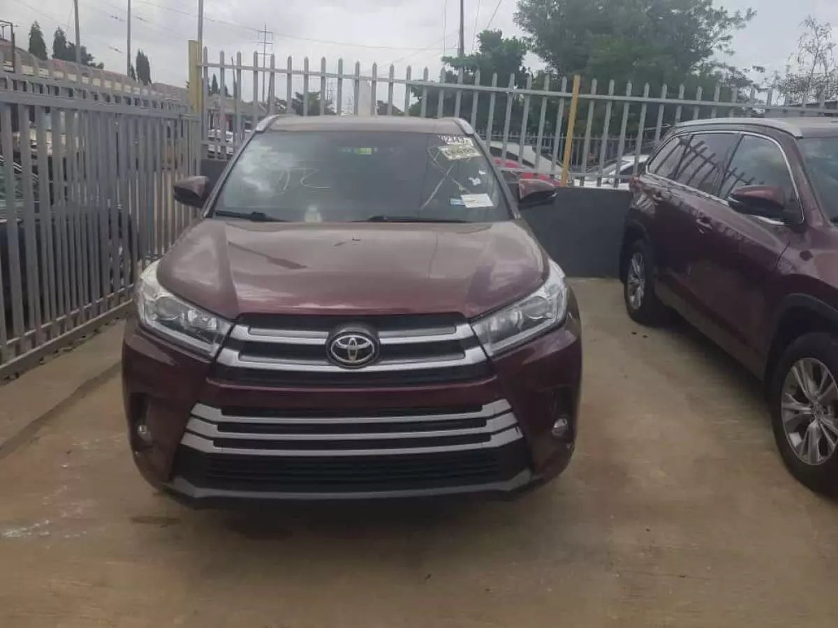 Toyota Highlander   - 2016