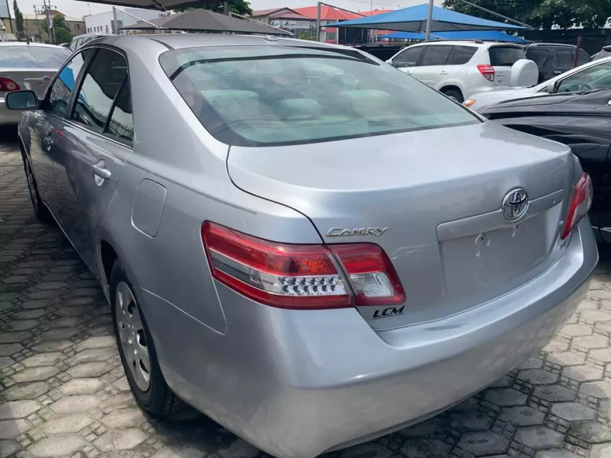 Toyota Camry - 2010