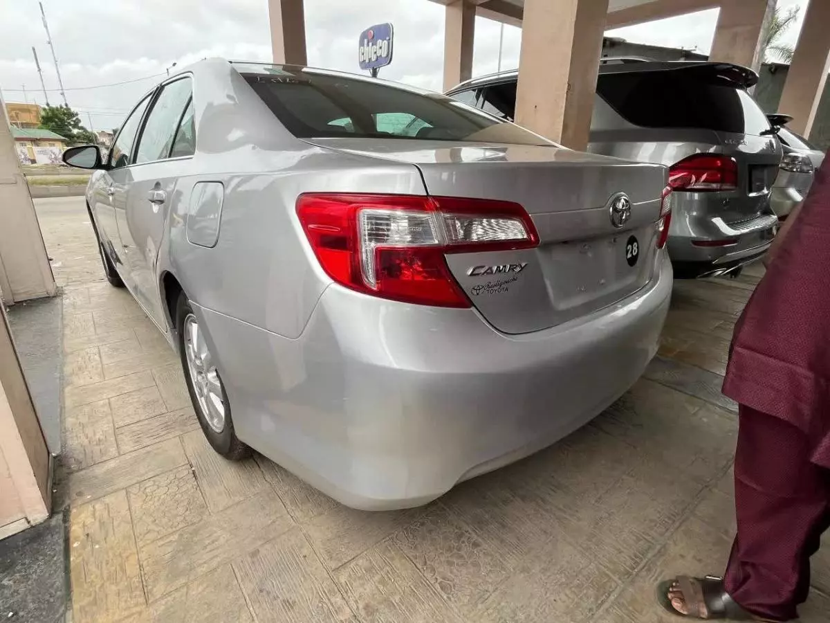 Toyota Camry   - 2014