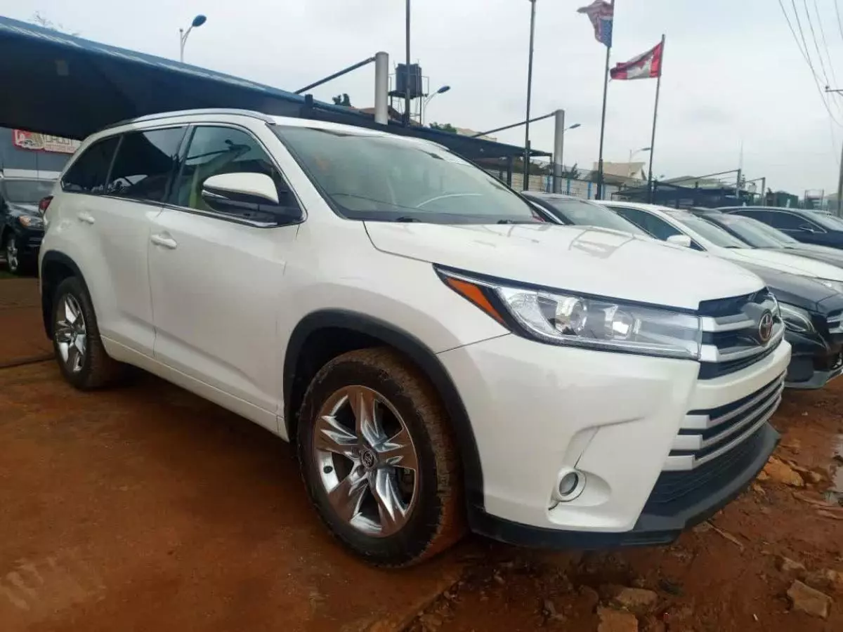 Toyota Highlander   - 2016