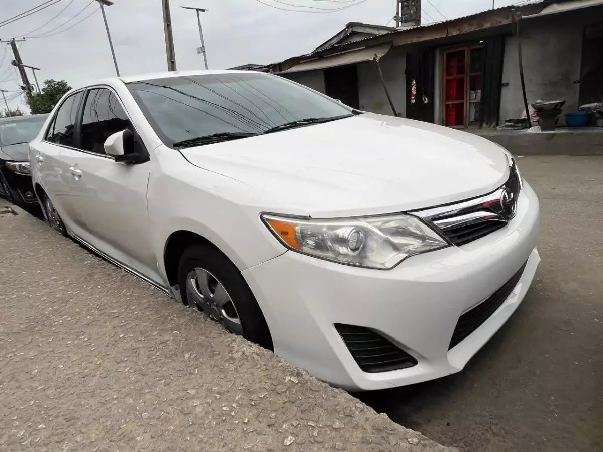 Toyota Camry   - 2012