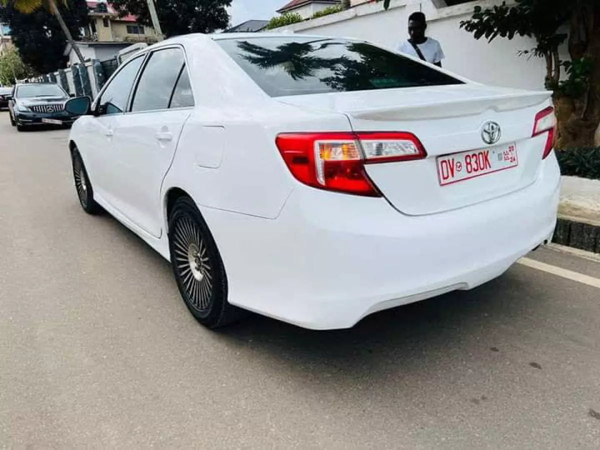 Toyota Camry   - 2014