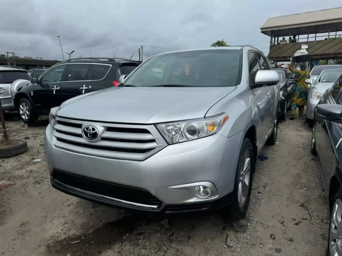 Toyota Highlander   - 2013