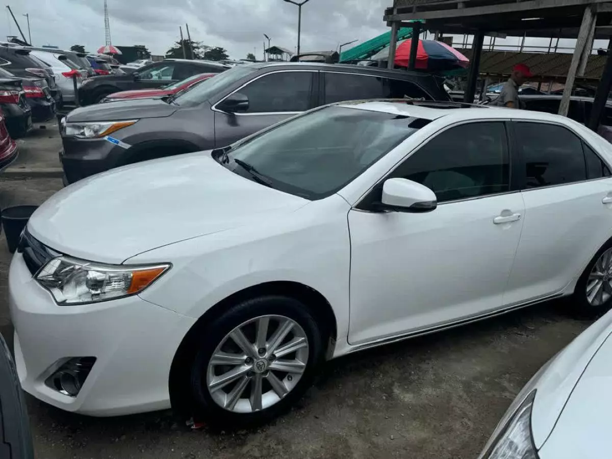 Toyota Camry   - 2012