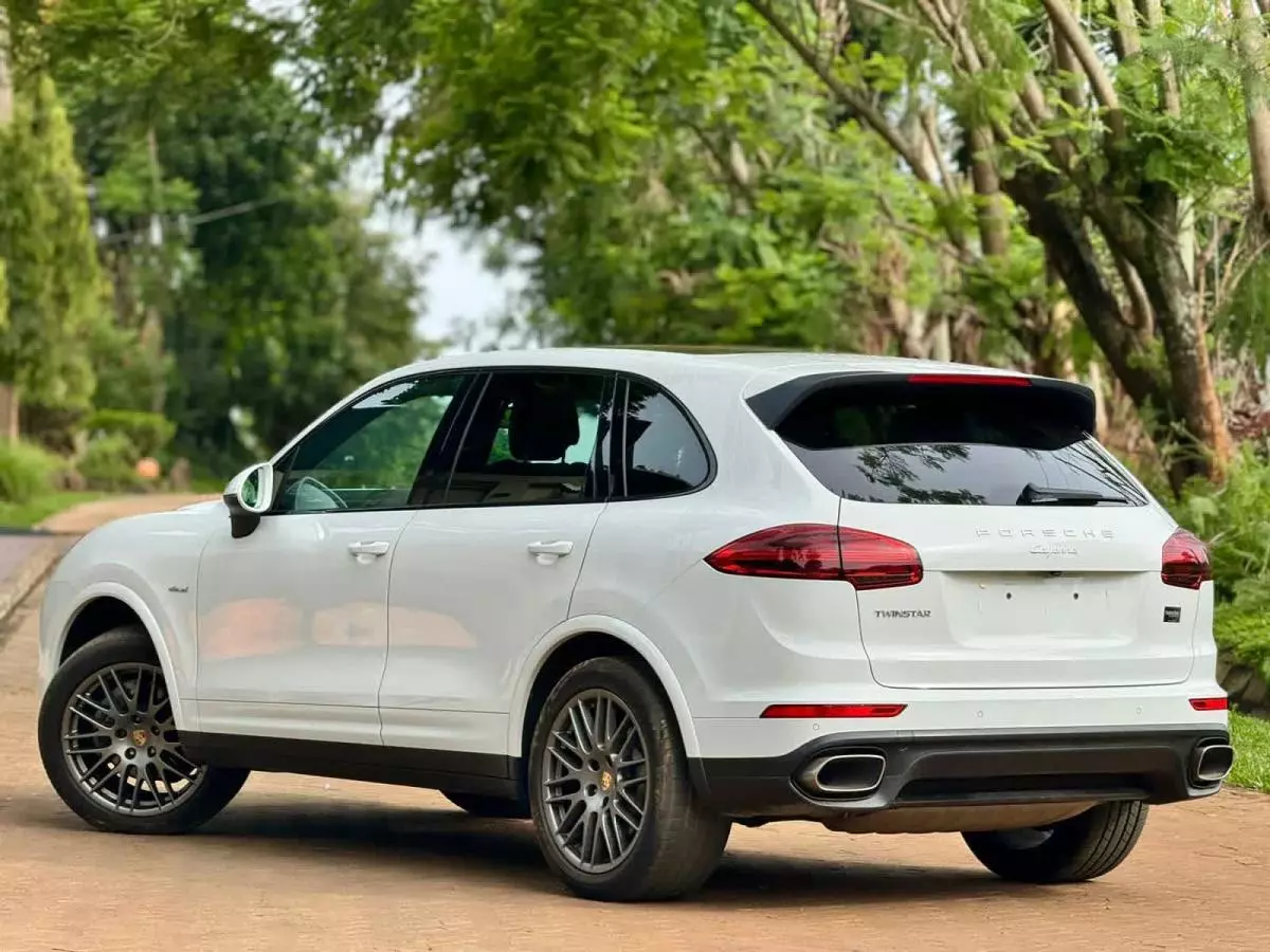 PORSCHE Cayenne   - 2016