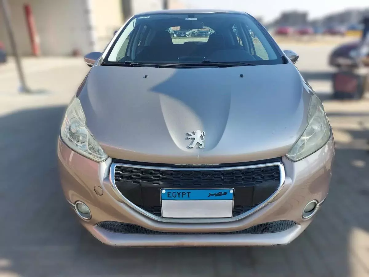 Peugeot 208   - 2015