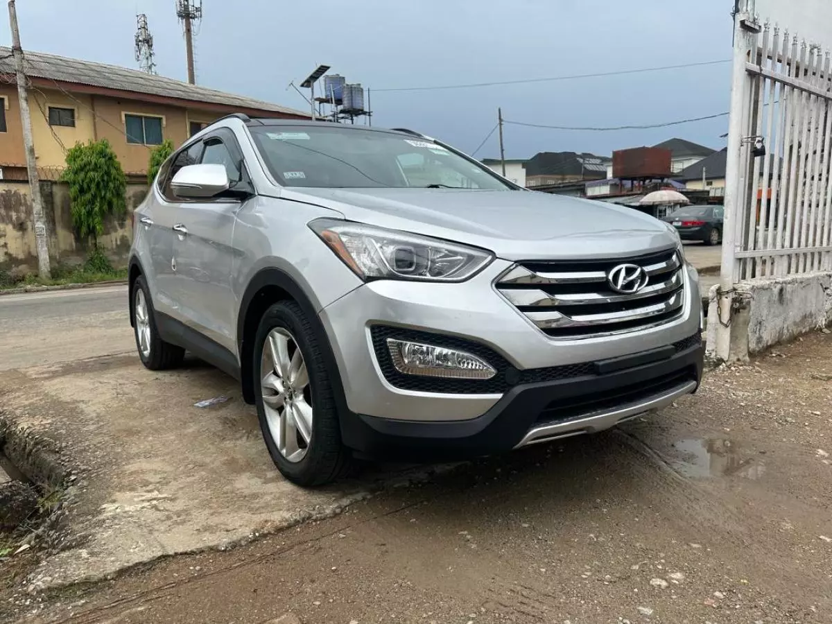 Hyundai Santa Fe   - 2014